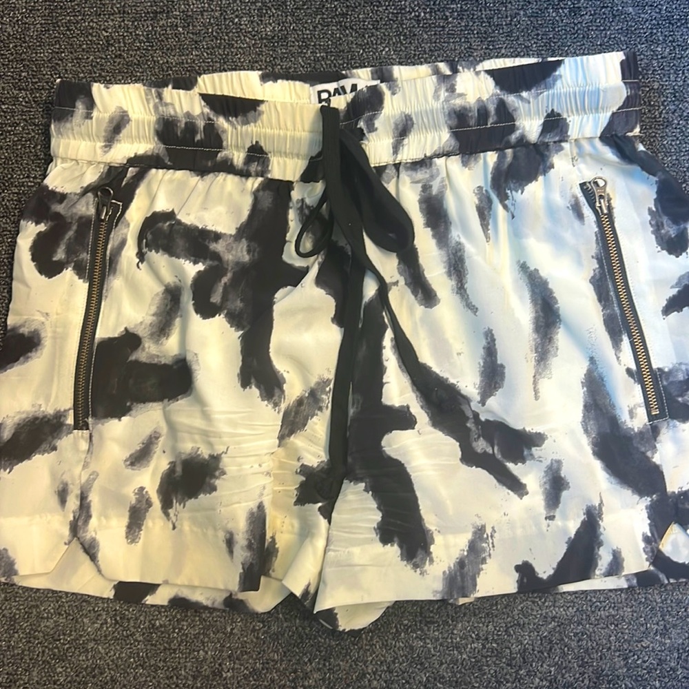 Pam & Gela black and white print silk shorts, size small
